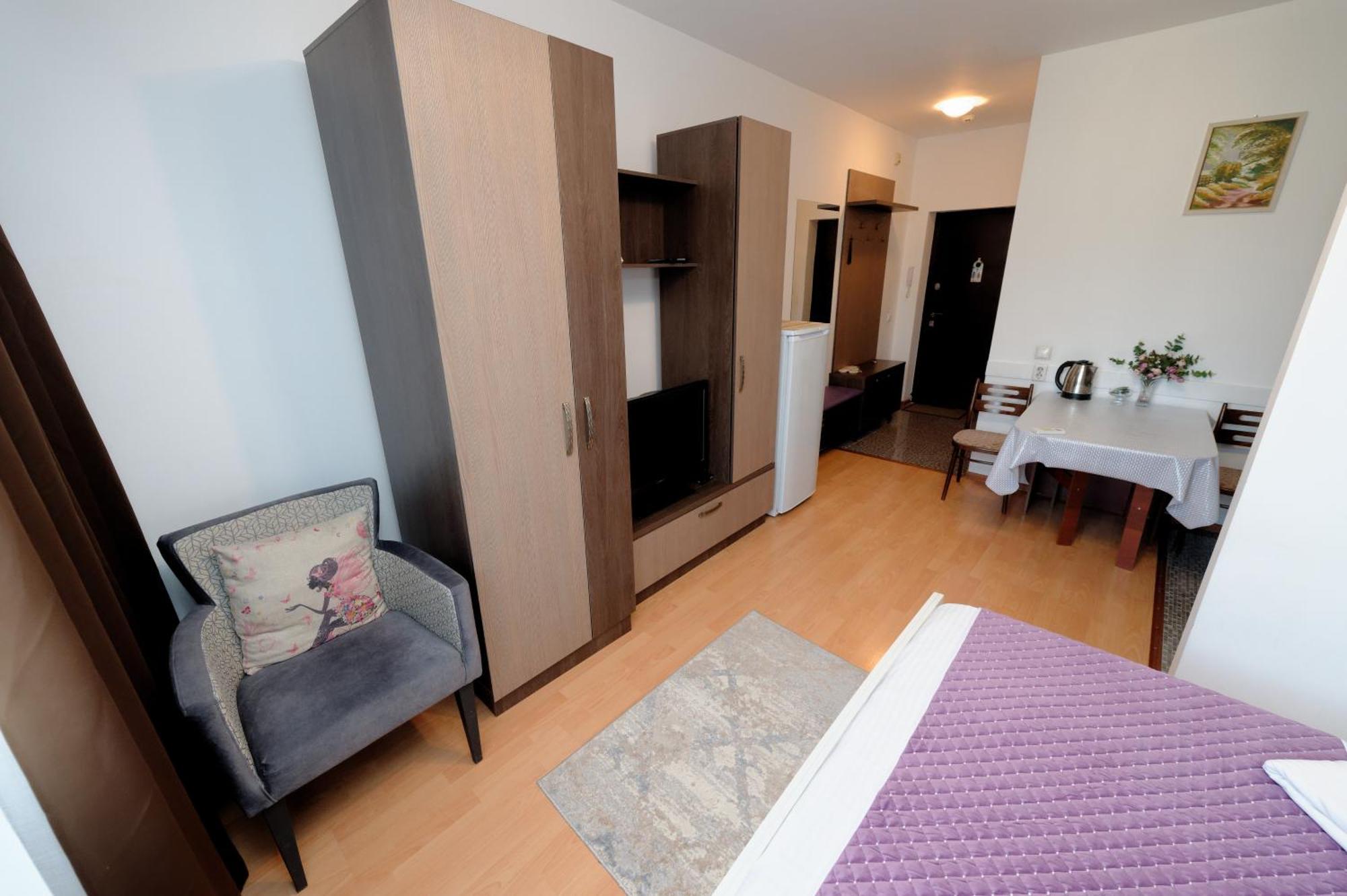 Almarent Apartment